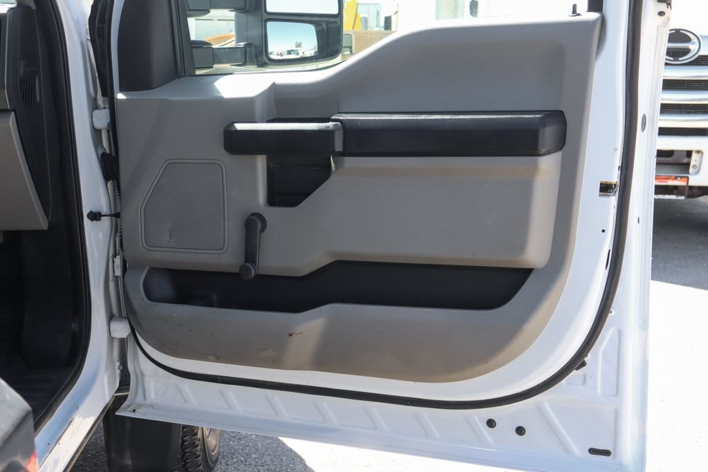 Used 2017 Ford F550 2WD Regular Cab Super Duty image 31
