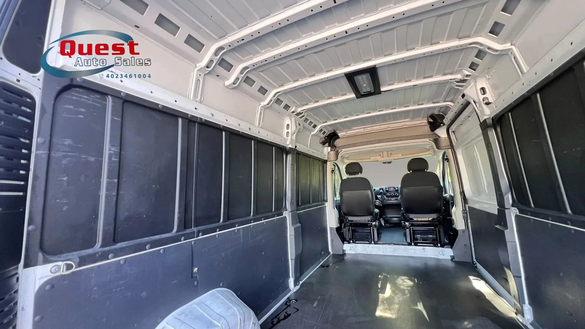 Used 2020 RAM ProMaster 2500 w/ Premium Appearance Group FWD image 14
