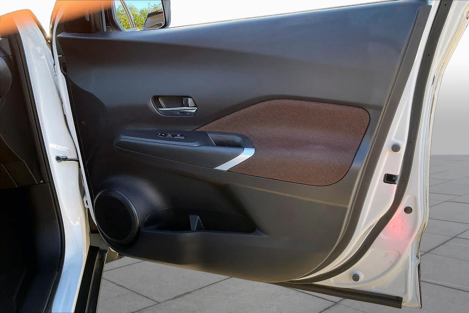 Used 2021 Nissan Kicks SR FWD image 19