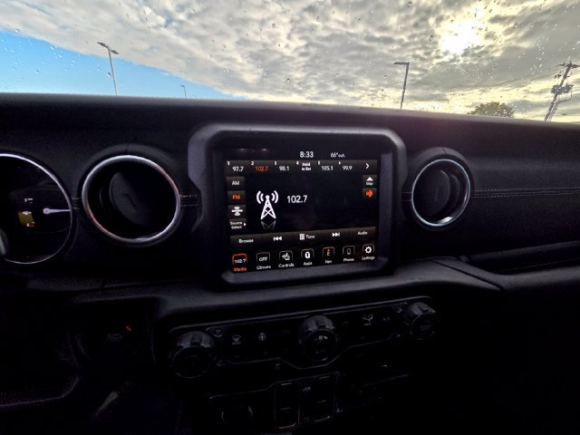 Used 2022 Jeep Wrangler Unlimited Sahara w/ Cold Weather Group AWD/4WD image 7
