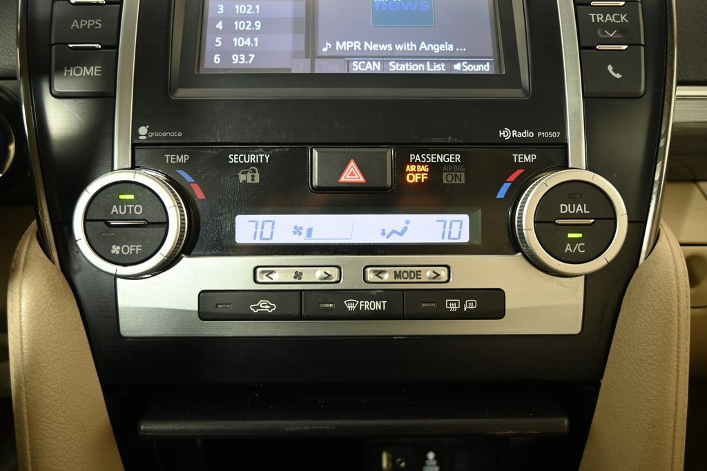 Used 2014 Toyota Camry LE image 29