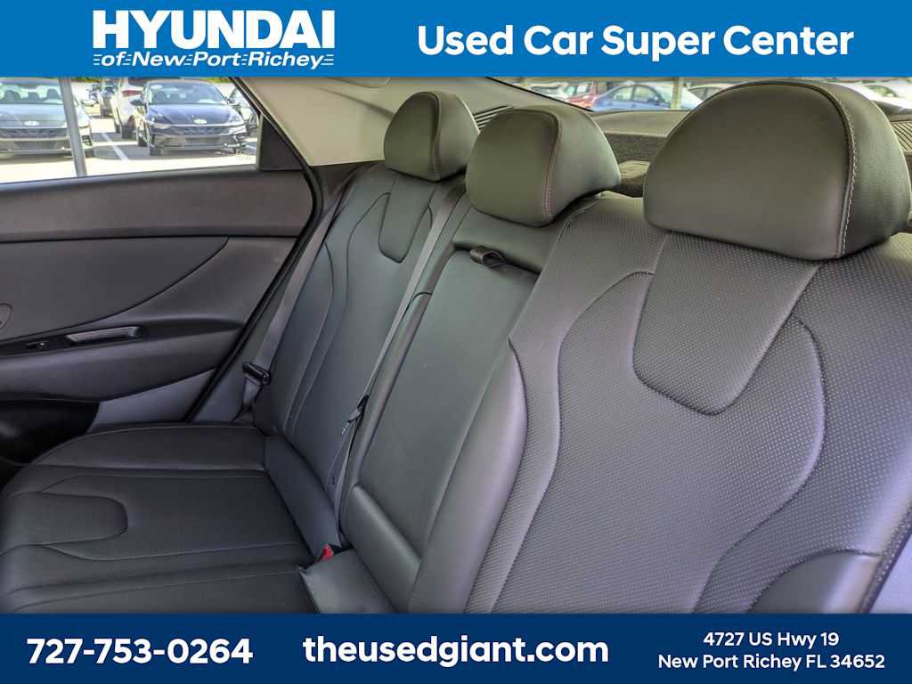 Certified 2022 Hyundai Elantra Limited FWD image 14