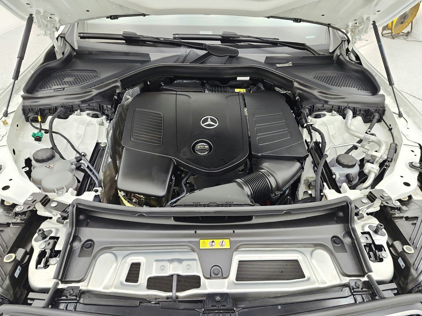 Used 2025 Mercedes-Benz GLC 350e 4MATIC image 16