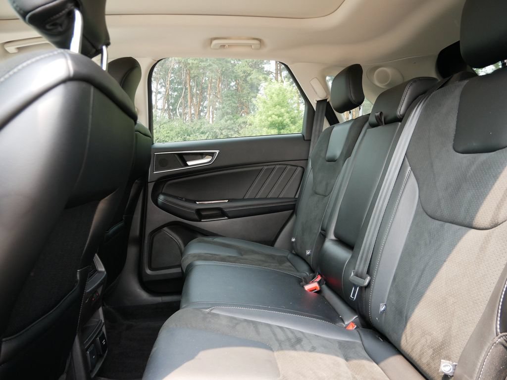 Used 2017 Ford Edge Sport w/ Equipment Group 401A AWD/4WD image 14