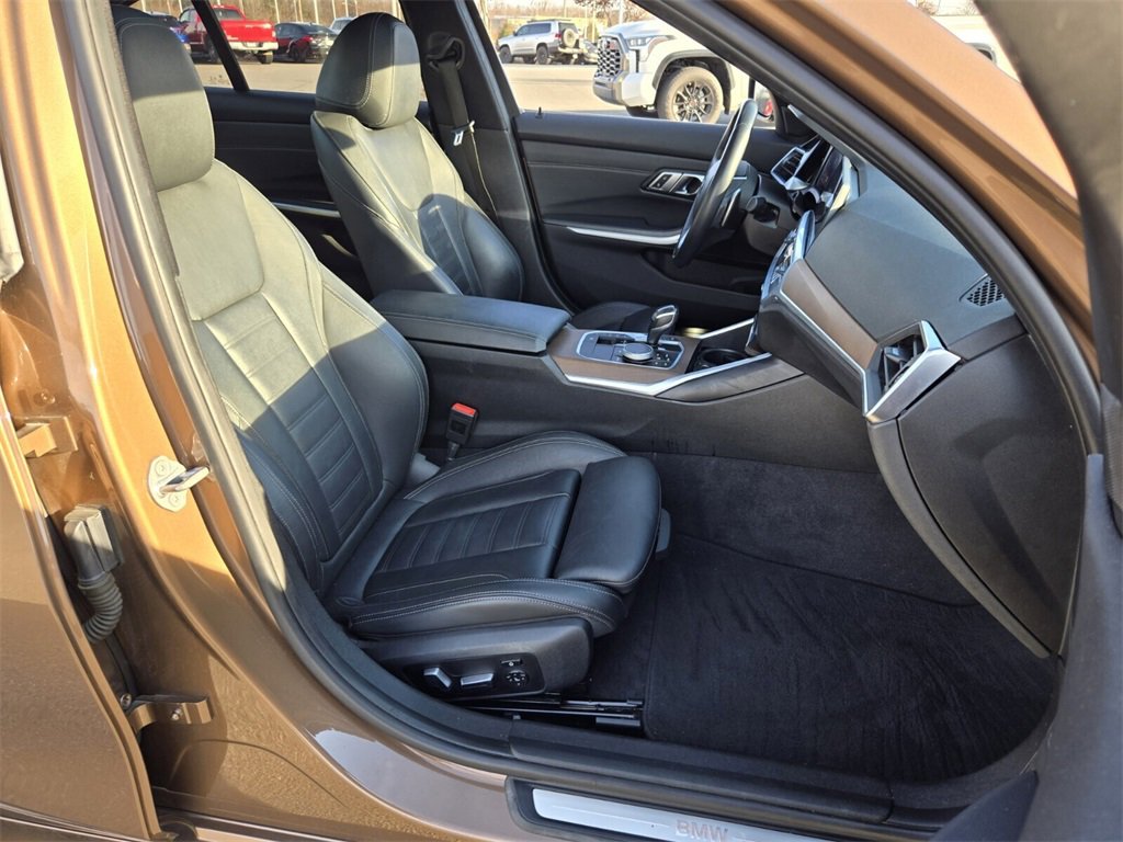 Used 2019 BMW 330i xDrive Sedan w/ Convenience Package image 17