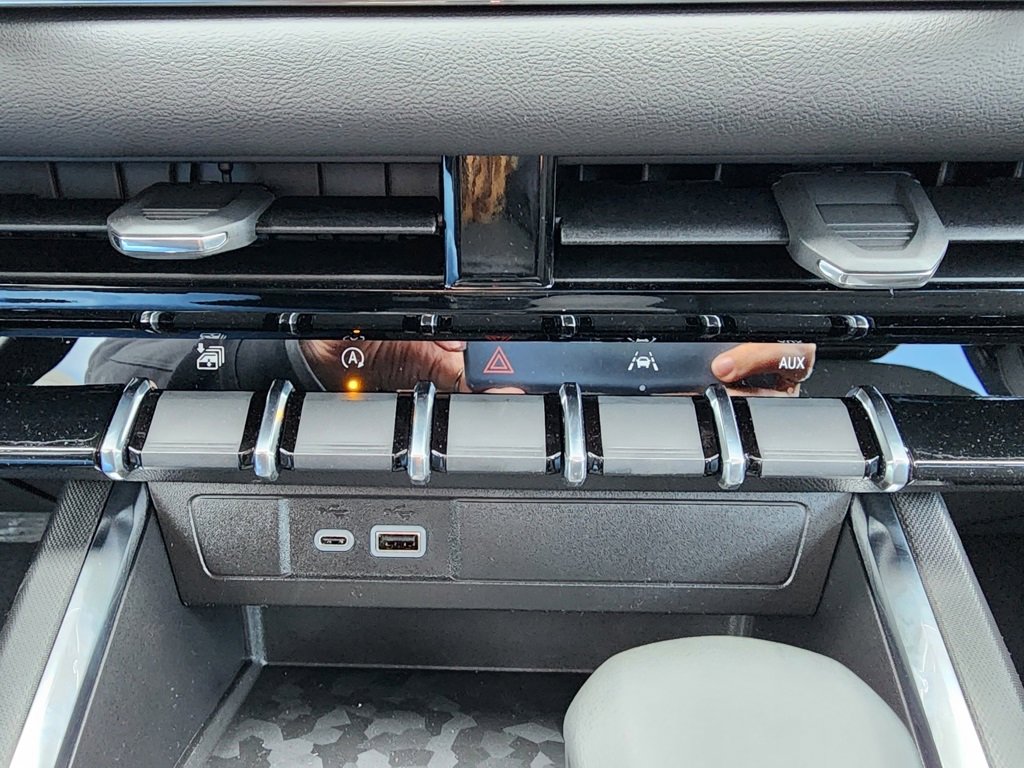 New 2026 GMC Canyon Elevation w/ Convenience Package image 29