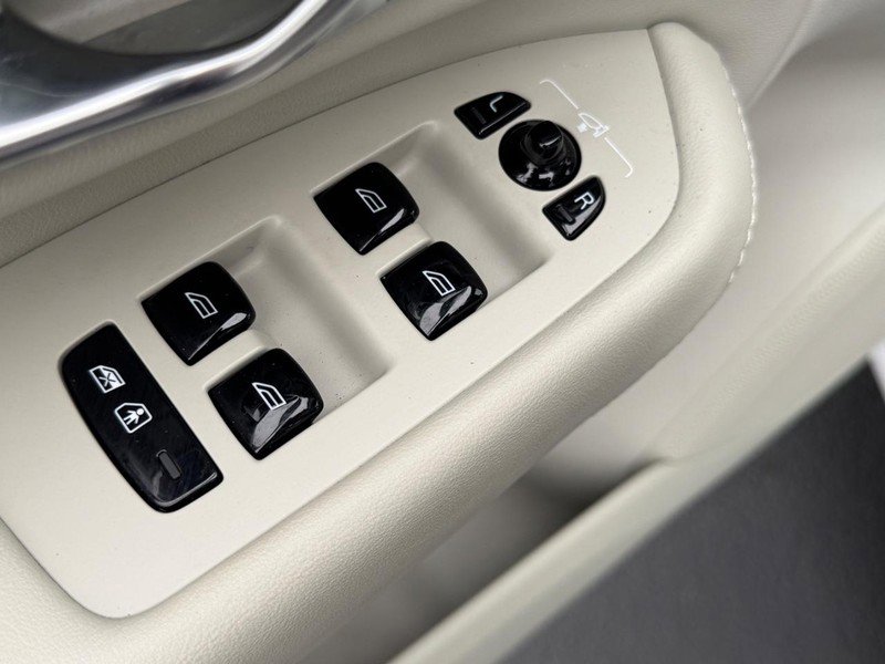 Certified 2023 Volvo XC90 T8 Ultimate w/ Protection Package Premier image 15
