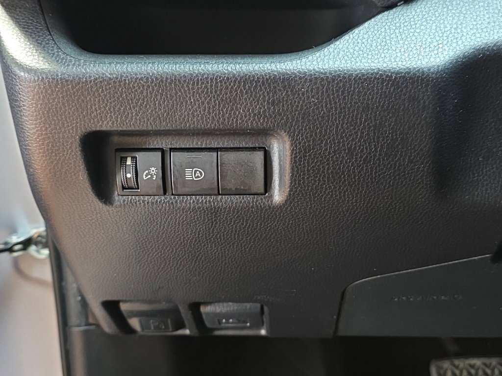 Used 2021 Toyota RAV4 LE image 24