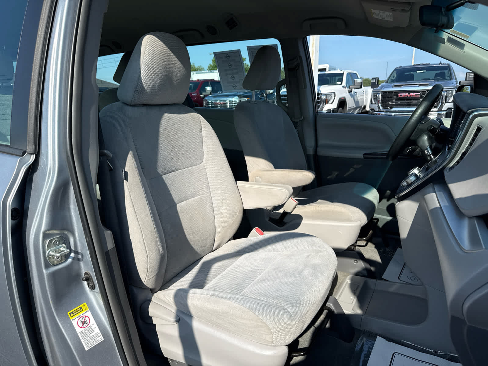 Used 2015 Toyota Sienna L FWD image 23