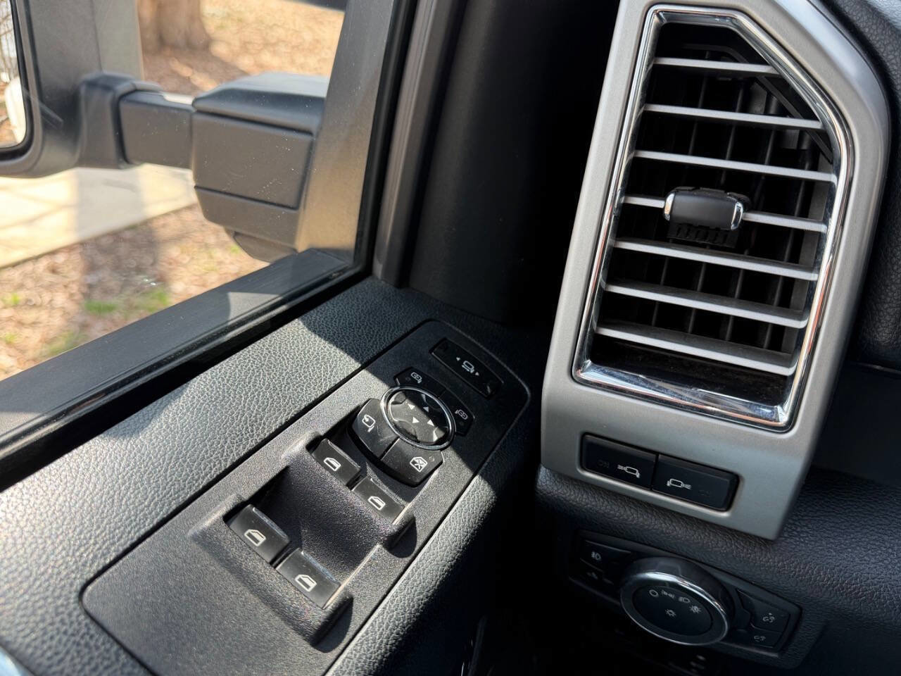 Used 2017 Ford F450 Lariat w/ Lariat Ultimate Package image 29