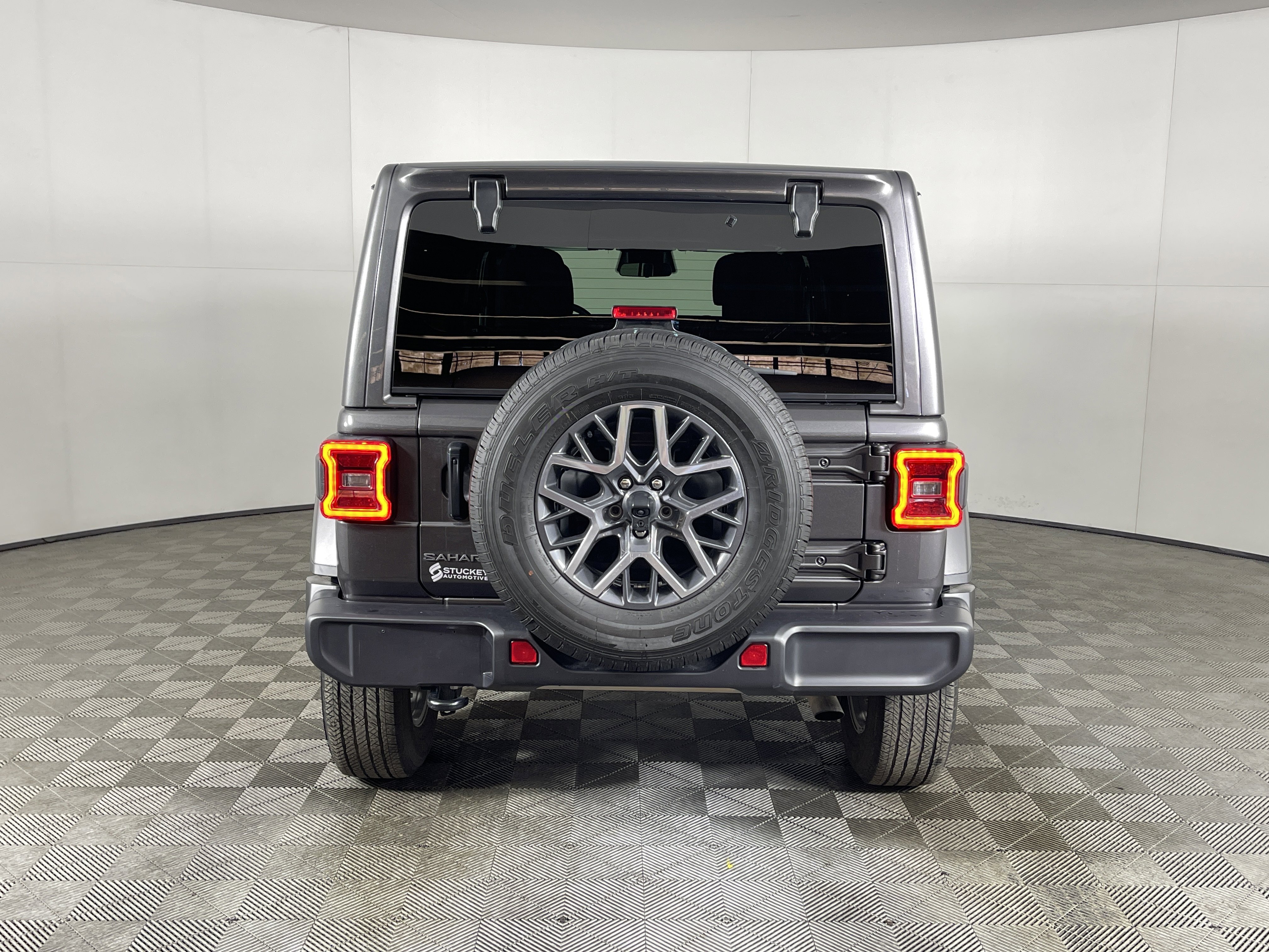 Used 2025 Jeep Wrangler Sahara image 4