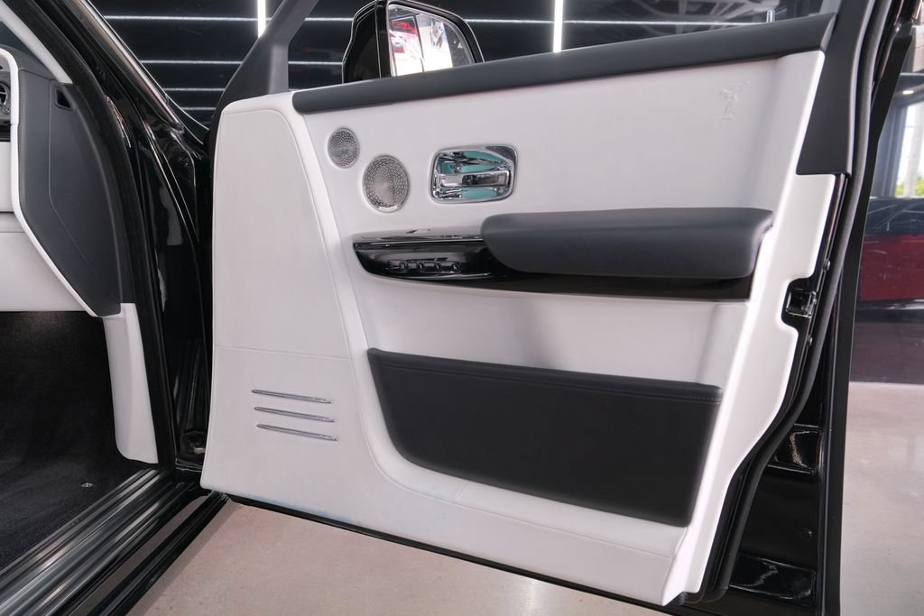 Used 2022 Rolls-Royce Phantom Sedan w/ The Phantom Package RWD image 31