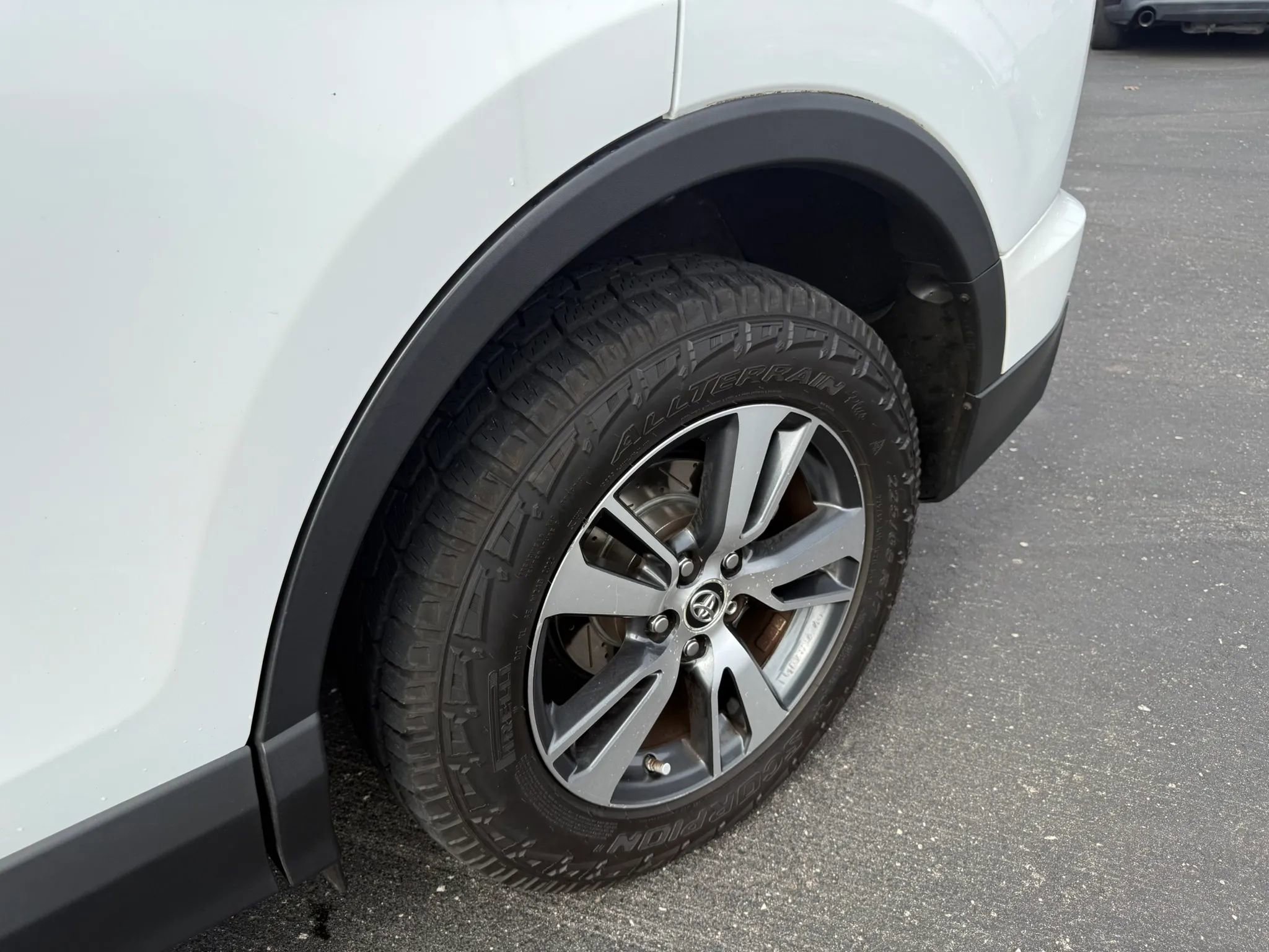 Used 2016 Toyota RAV4 XLE AWD/4WD image 40