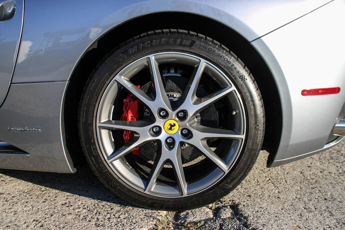 Used 2012 Ferrari California RWD image 14
