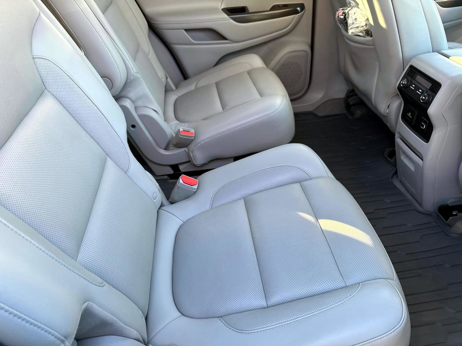 Used 2018 GMC Acadia SLT w/ LPO, Protection Package image 10