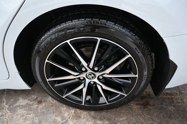 Used 2022 Toyota Camry SE w/ Cold Weather Package image 13