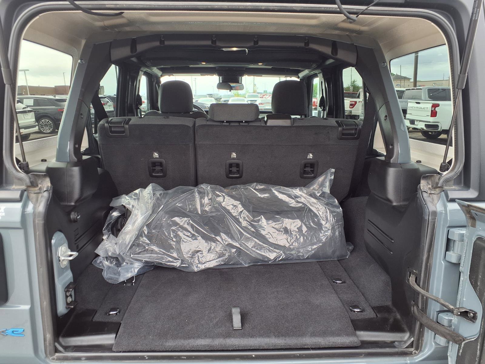 Used 2025 Jeep Wrangler Willys AWD/4WD image 17