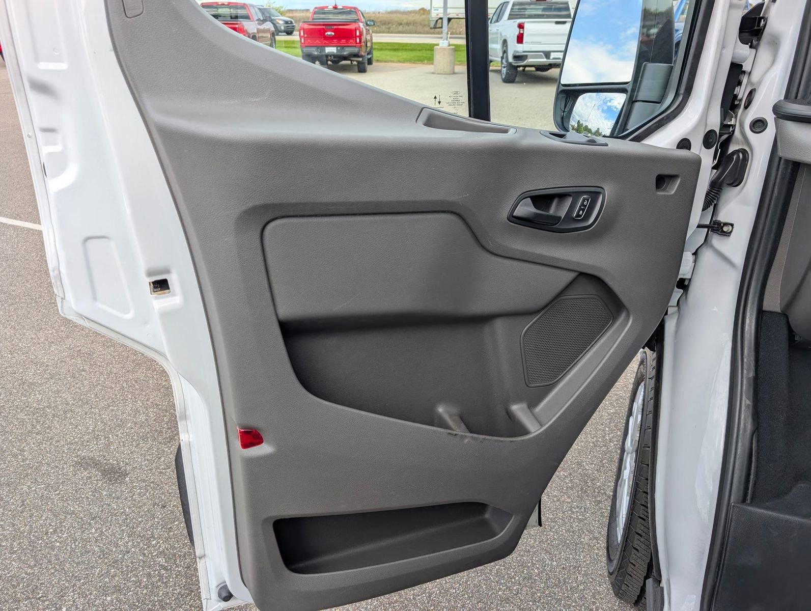 Used 2023 Ford Transit 350 XLT image 7