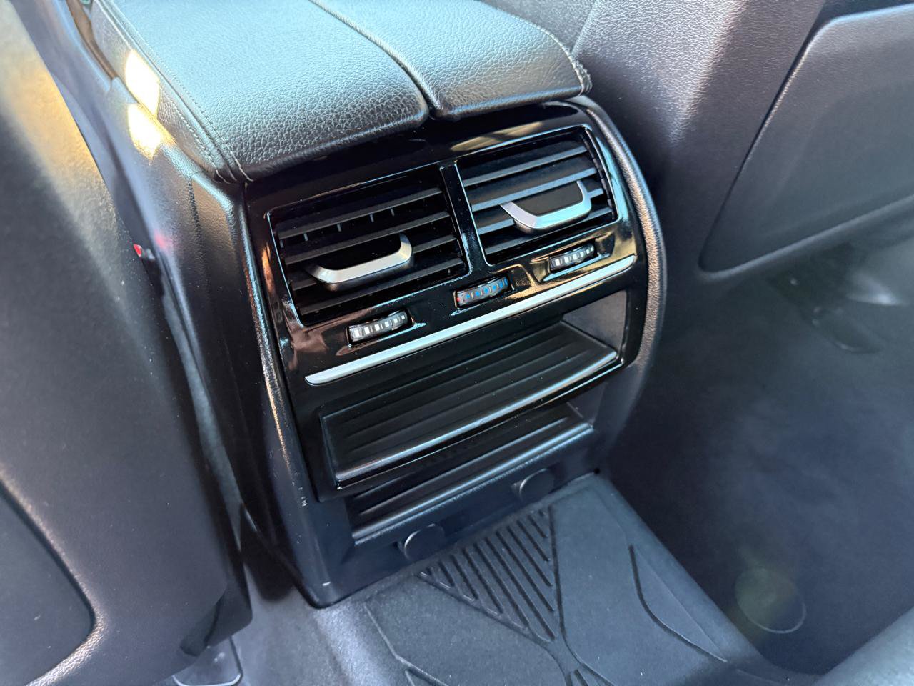 Used 2018 BMW 540i RWD image 24