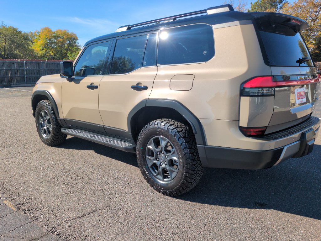 Used 2024 Lexus GX 550 AWD/4WD image 3