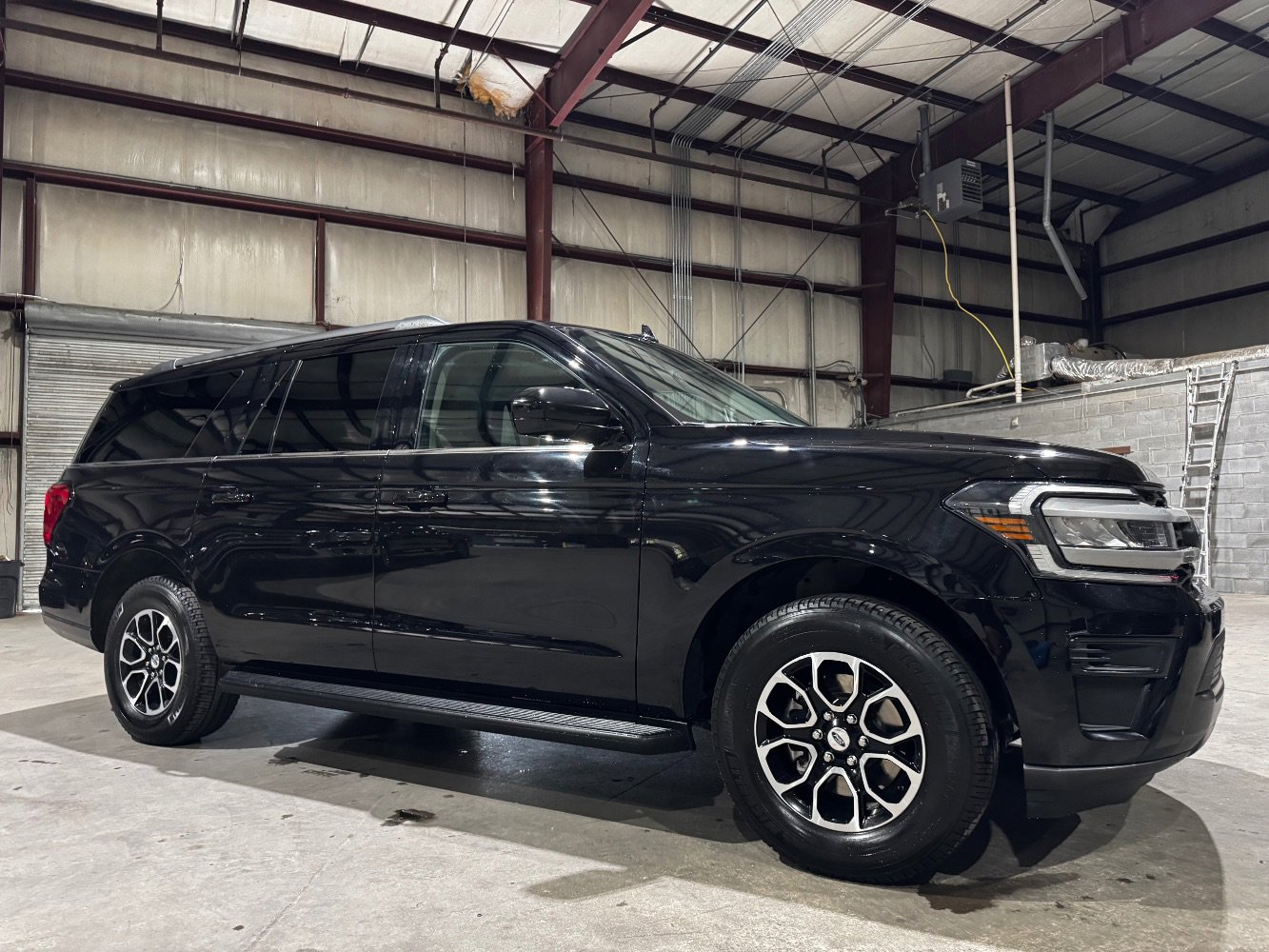 Used 2022 Ford Expedition Max XLT image 3
