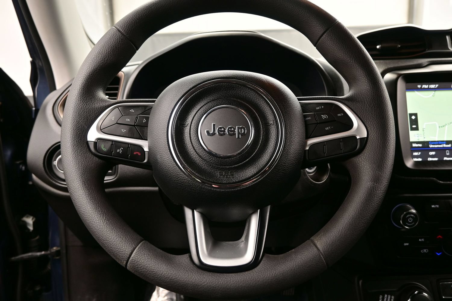 Used 2023 Jeep Renegade Latitude AWD/4WD image 24