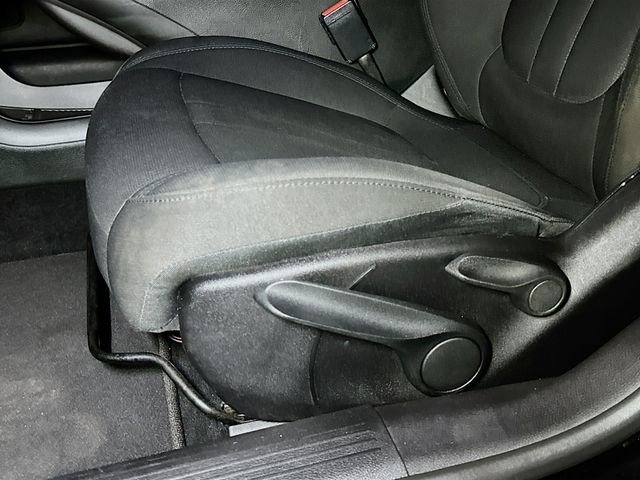 Used 2016 Chrysler 200 Limited image 16