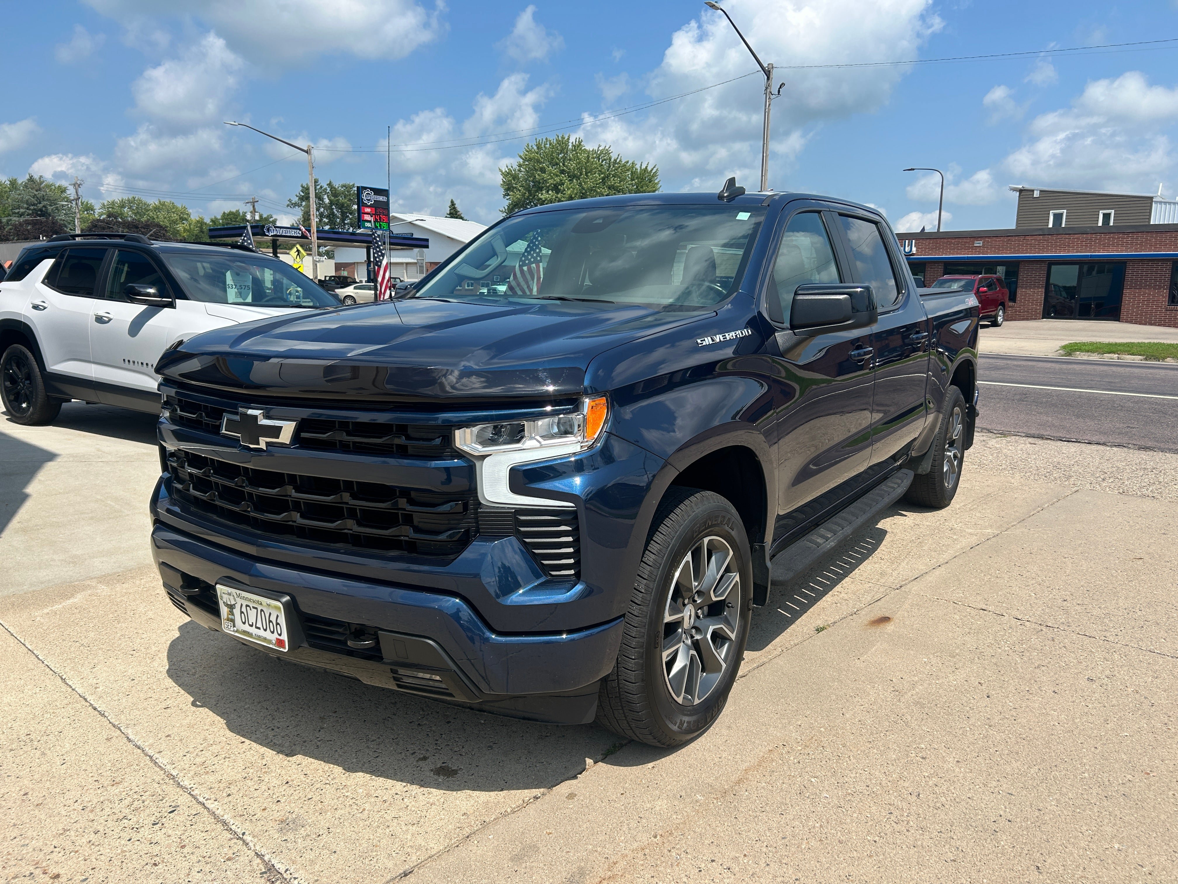 Used 2023 Chevrolet Silverado 1500 RST AWD/4WD image 2