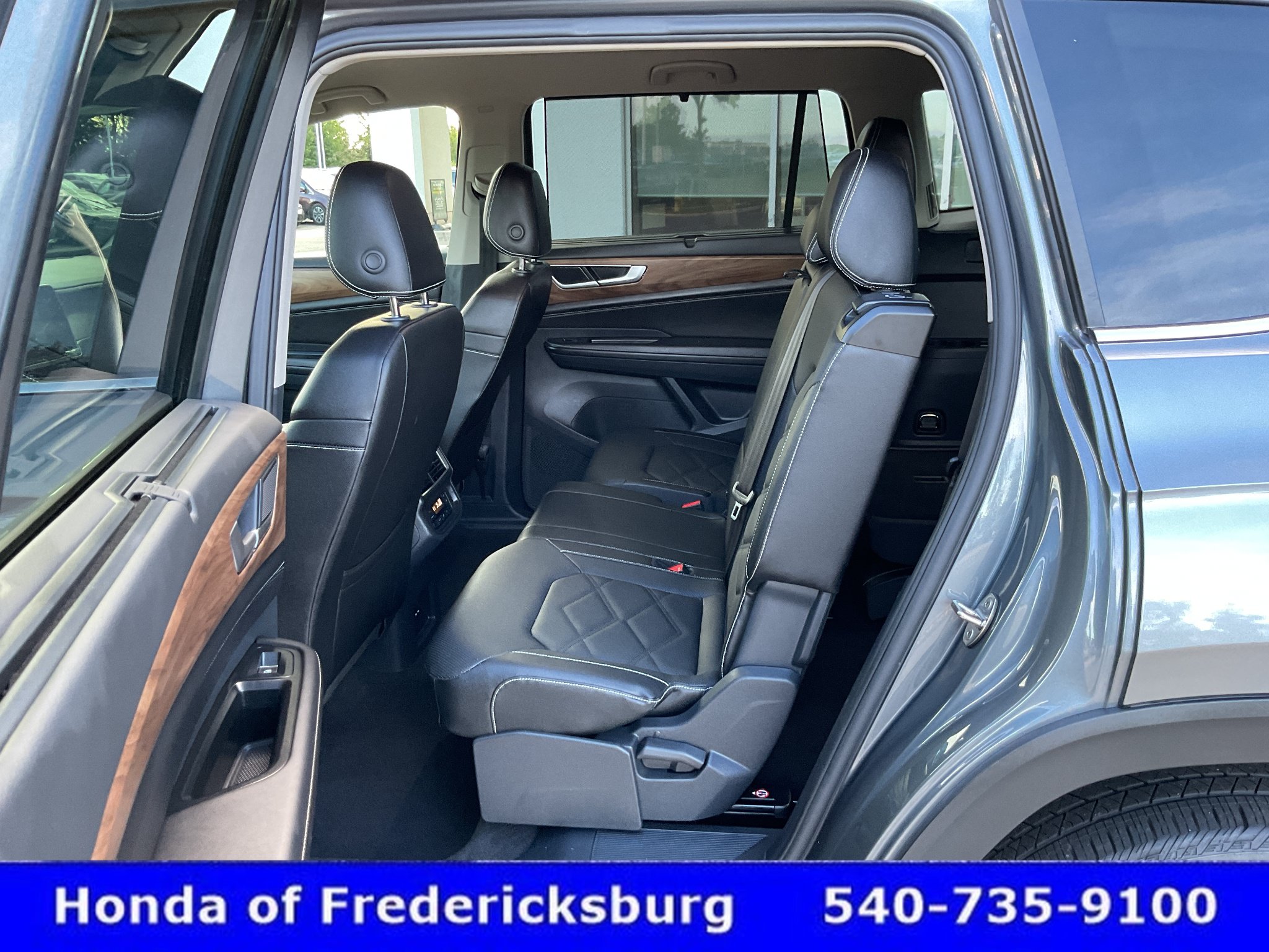 Used 2025 Volkswagen Atlas SE AWD/4WD image 25