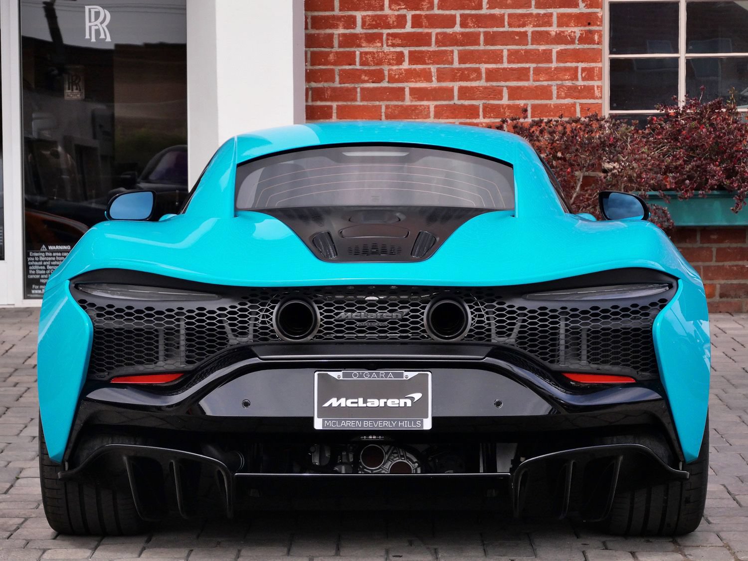 Used 2023 McLaren Artura RWD image 5