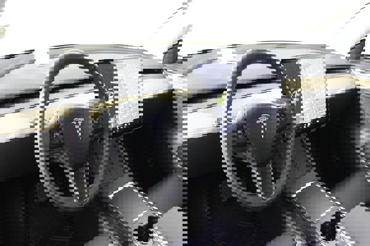 Used 2021 Tesla Model 3 Standard Range Plus image 7