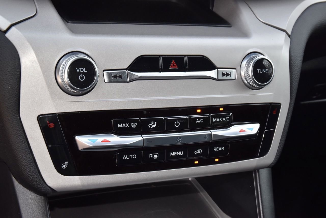 Used 2023 Ford Explorer XLT w/ Equipment Group 202A image 30