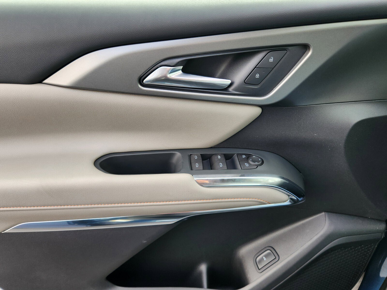 New 2026 Chevrolet Traverse LT w/ Driver Confidence Package image 13