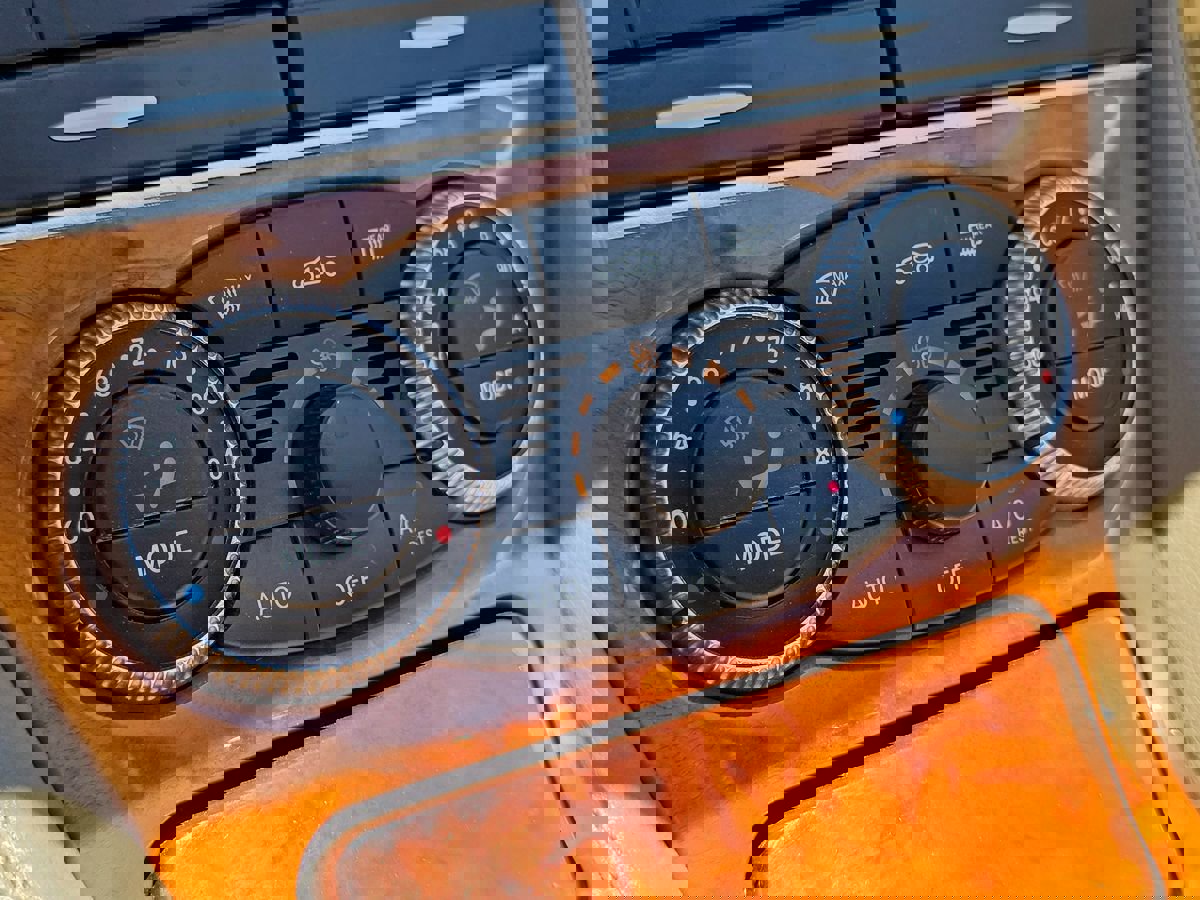 Used 2012 Mercedes-Benz SL 550 image 39