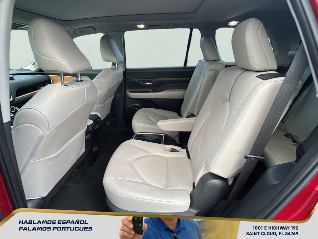Used 2025 Toyota Grand Highlander AWD image 26