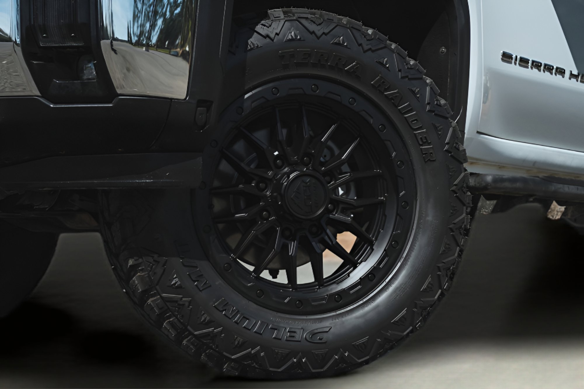 Used 2024 GMC Sierra 2500 SLE w/ SLE Convenience Package image 6