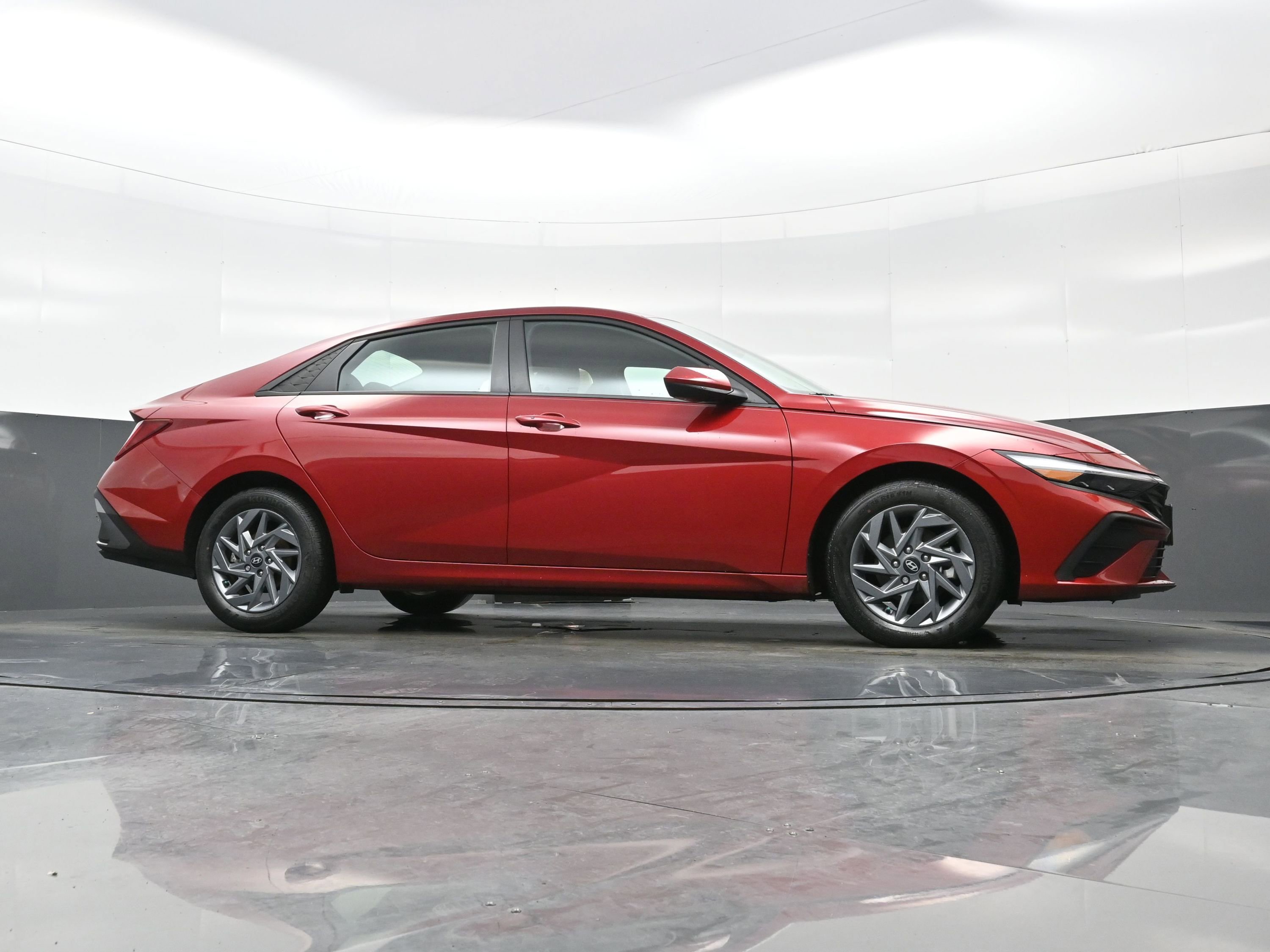 Certified 2025 Hyundai Elantra Blue image 30