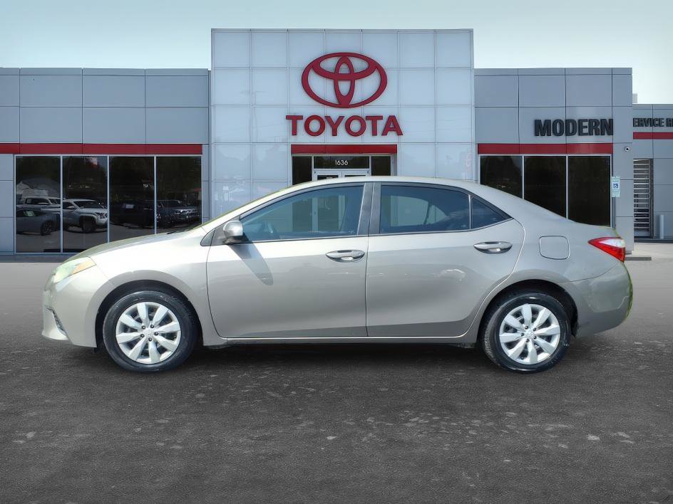Used 2016 Toyota Corolla LE FWD image 2