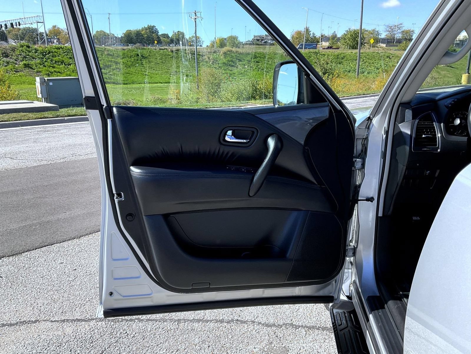 Used 2022 Nissan Armada SV AWD/4WD image 9