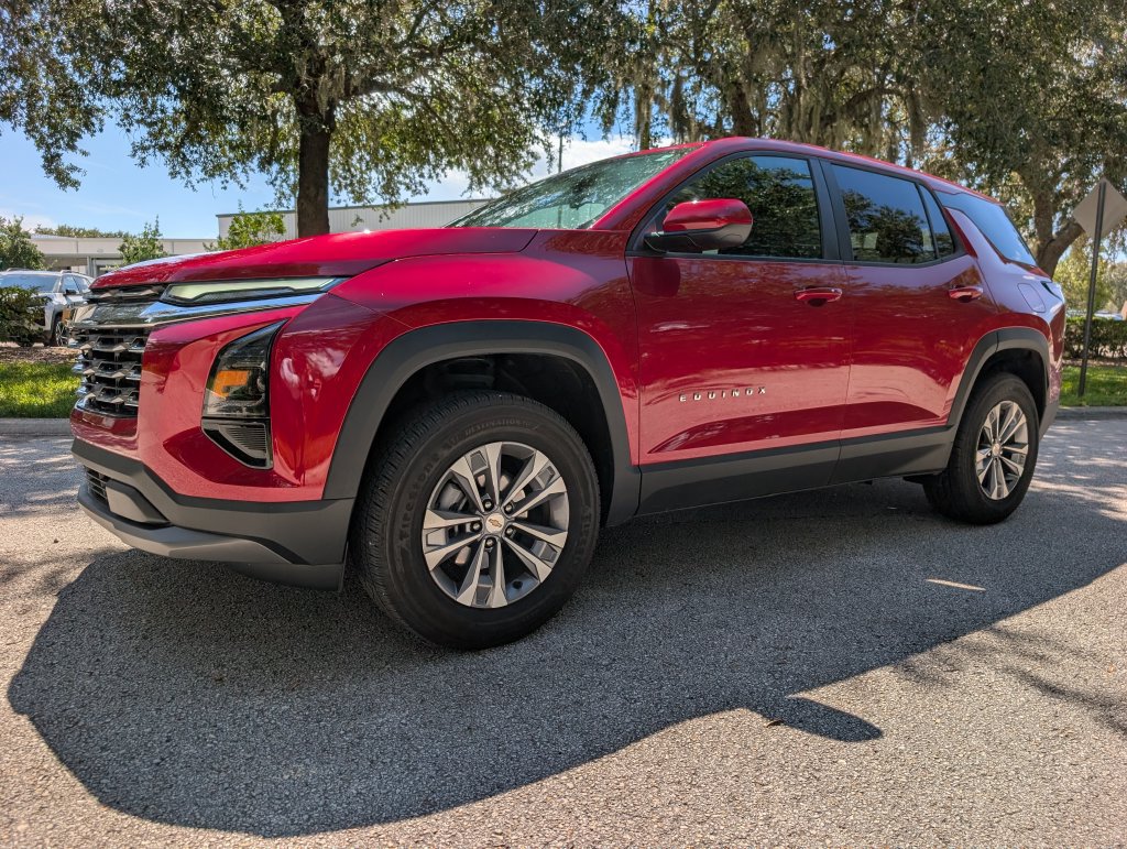 Used 2026 Chevrolet Equinox LT FWD image 3