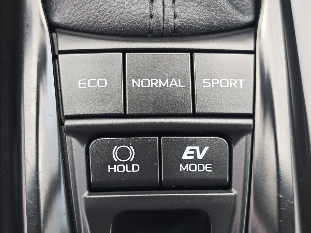 Used 2025 Toyota Camry LE FWD image 30