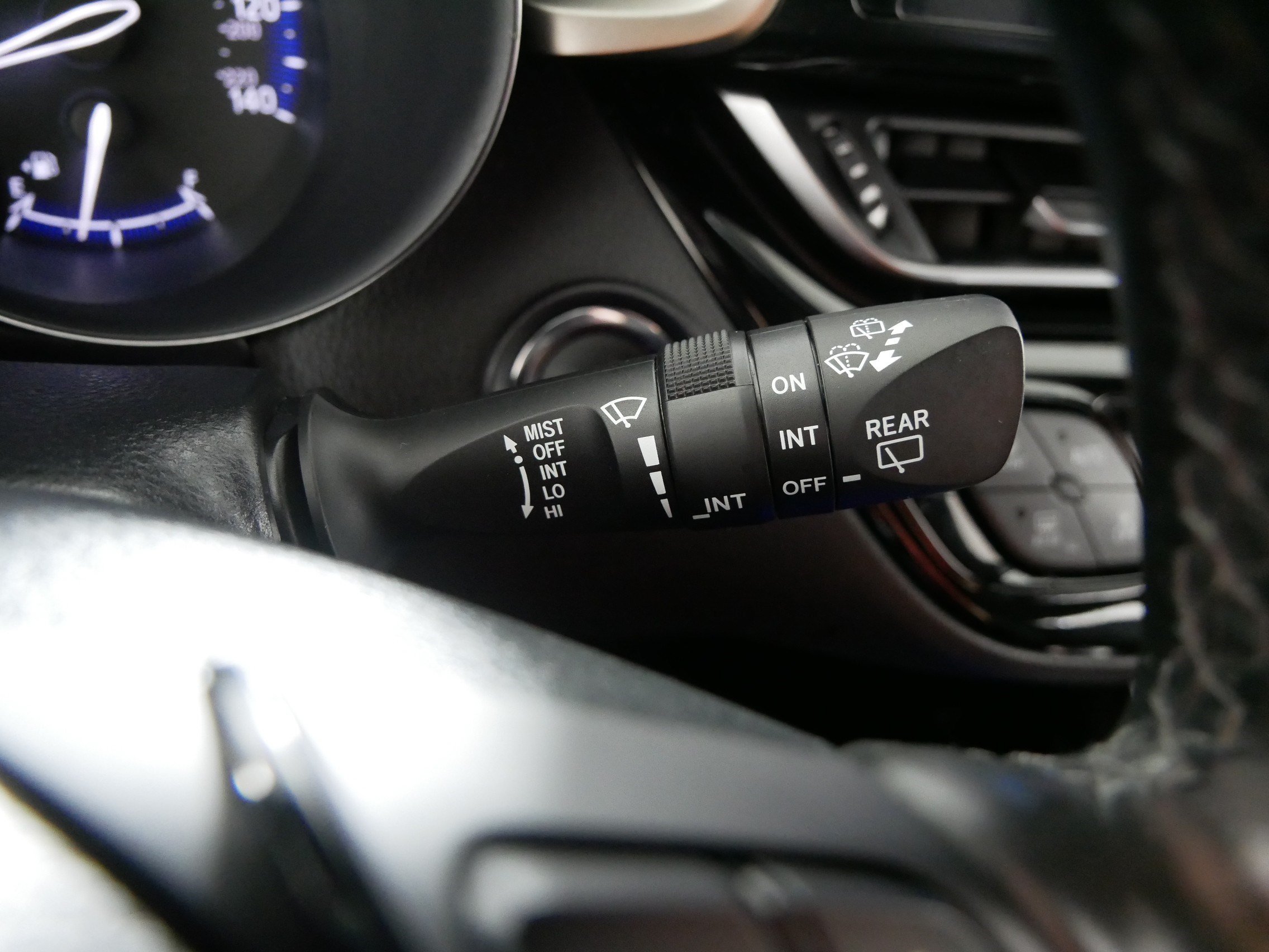 Used 2019 Toyota C-HR XLE FWD image 31