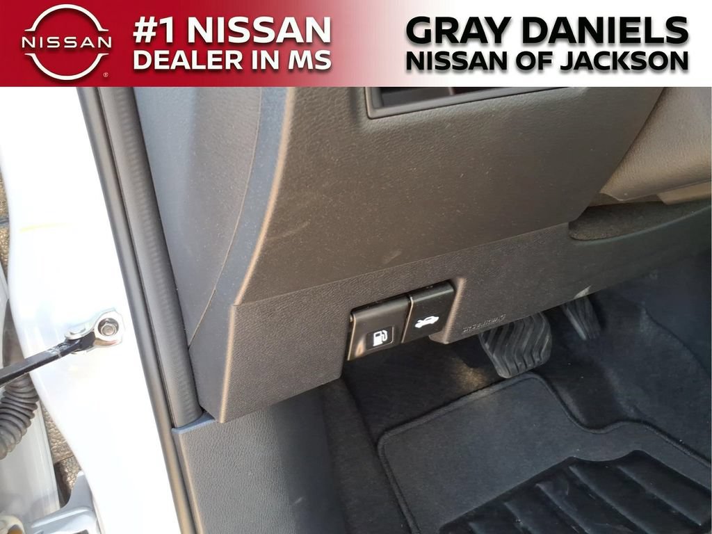 New 2025 Nissan Versa SV w/ Trunk Package FWD image 12