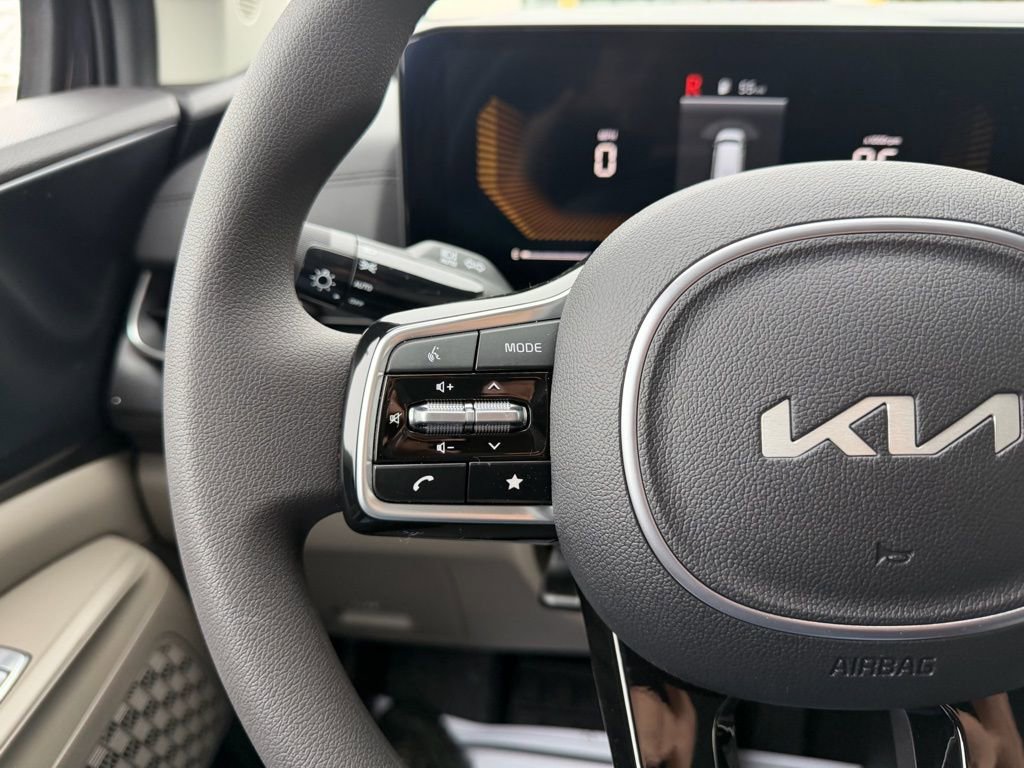 New 2026 Kia Carnival LX FWD image 33