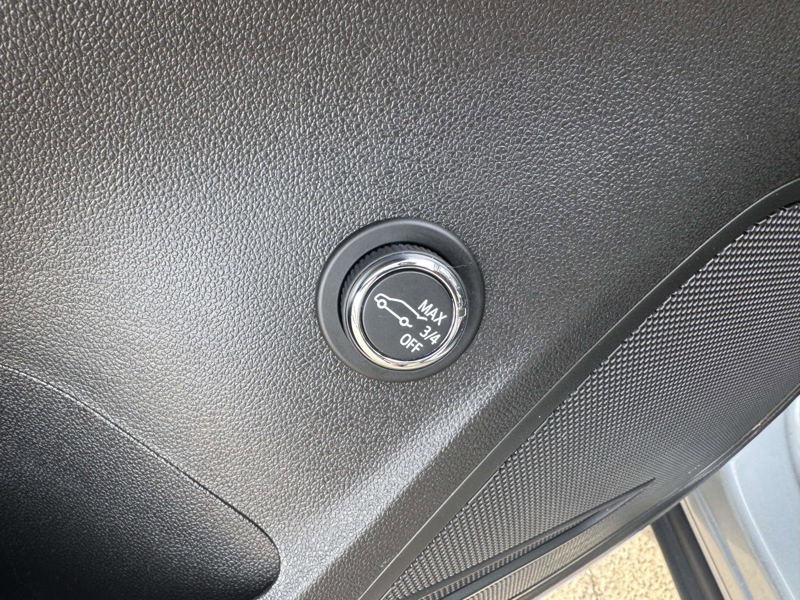 Used 2023 Buick Envision Essence AWD/4WD image 25