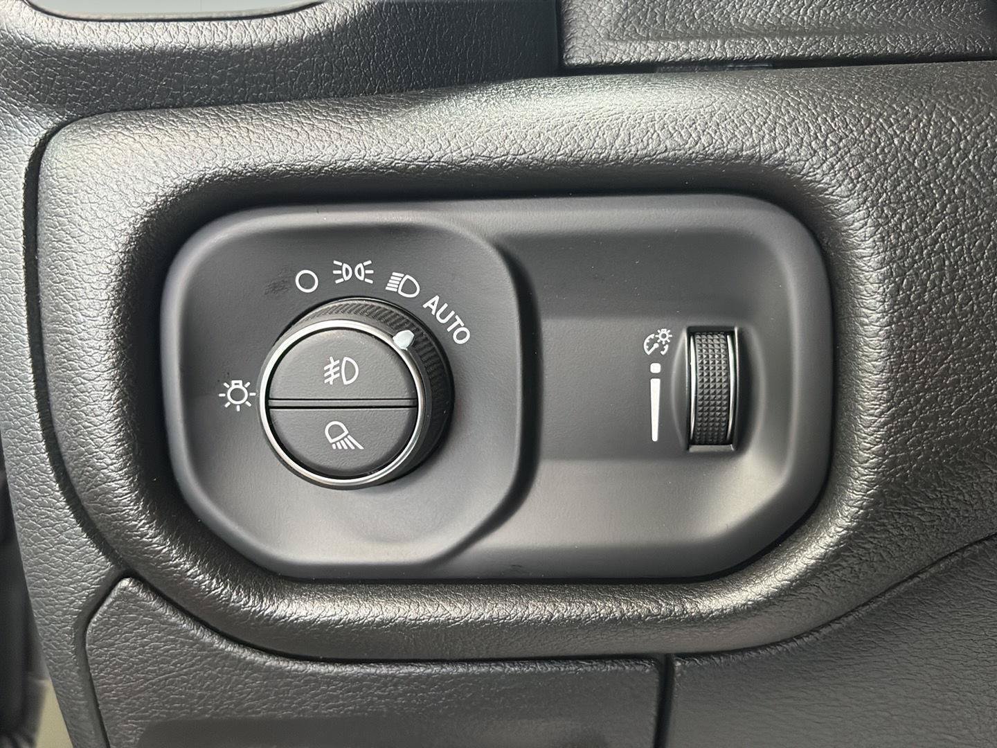 New 2026 RAM 1500 Express AWD/4WD image 7