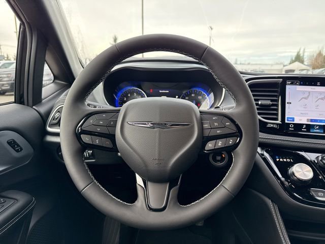New 2026 Chrysler Pacifica Limited image 14