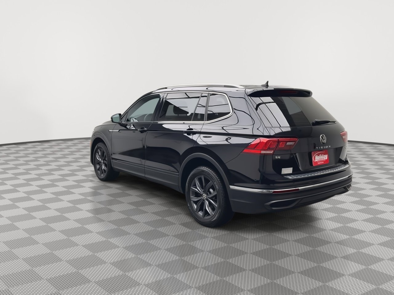 Used 2022 Volkswagen Tiguan SE AWD/4WD image 38