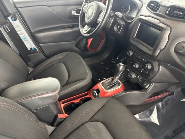 Used 2019 Jeep Renegade Trailhawk w/ Cold Weather Group II AWD/4WD image 25