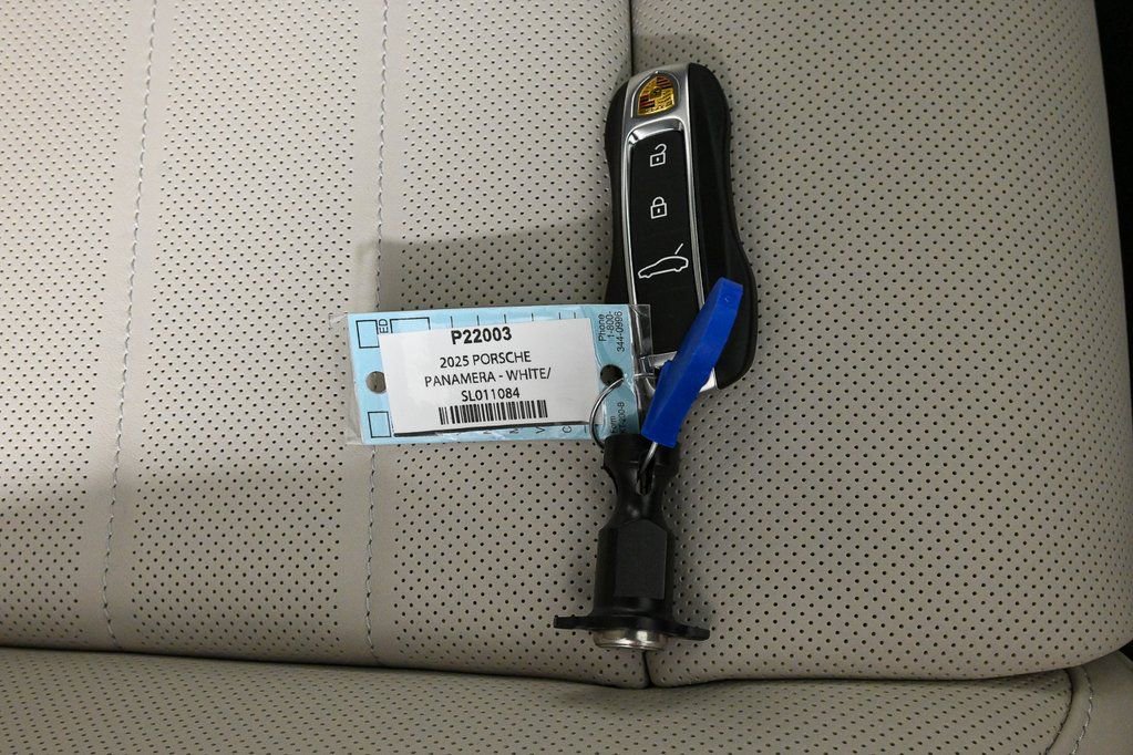 Used 2025 Porsche Panamera image 27